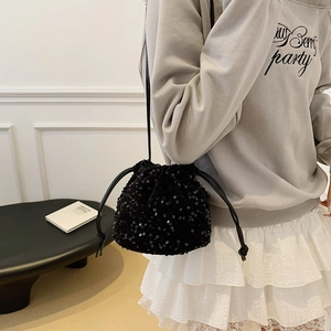 Sac seau à paillettes noires brillantes avec cordon de serrage pour femmes chic