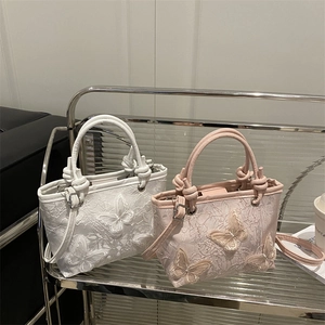 Elegante borsa in pizzo con ricamo a farfalla 3D in bianco e rosa alla moda