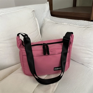 Borsa a Tracolla Donna in Nylon a Grande Capacità Casual Streetwear Messenger Bag Leggera Trendy con Etichetta a Lettera