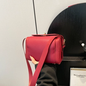 Petit Sac Carré Minimaliste pour Femmes en Cuir PU Grain de Litchi Sac à Bandoulière Mode avec Boucle de Verrouillage en Métal