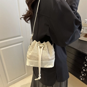 Fashionable woven straw bucket bag with contrast base and drawstring, 2025 spring collection