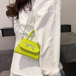 Mini sac vert néon avec chaîne, nœud argenté et bandoulière élégante pour femmes