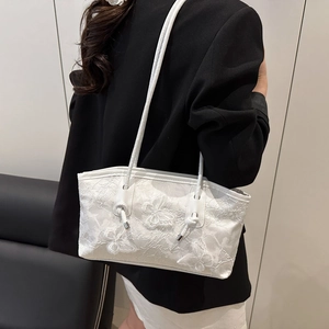 Sac fourre-tout élégant en dentelle blanche avec broderie papillon 3D sur l'épaule