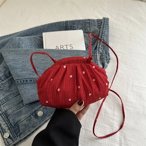 Sac Sous le Bras en Nylon Plissé pour Femme Imprimé Floral Doux Forme de Nuage Sac à Épaule Grande Capacité Sac à Main Mode