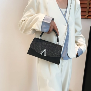 Sac bandoulière noir chic avec paillettes argentées et chaîne métallique pour femme