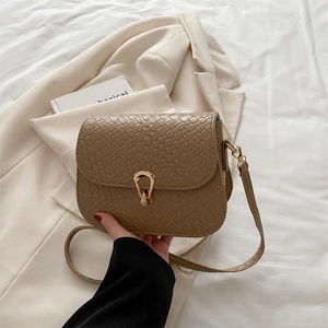 Borsa a Sella in Pelle PU Con Trama Intrecciata Chiusura a Ferro di Cavallo Tracolla Regolabile Borsa a Spalla Casual Donna