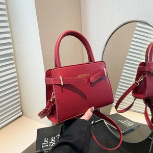 Sac à Épaule en Cuir PU pour Femmes Mode Sac à Main Minimaliste Sac à Bandoulière Avec Décoration de Ceinture Été 2025 Tendance