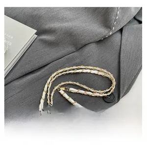 Detail of white leather and gold metal chain strap for high-end shoulder bags