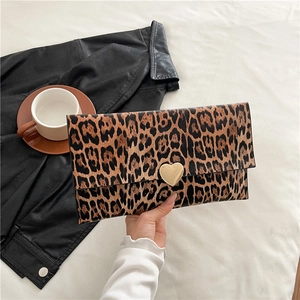 Pochette Enveloppe en Cuir PU Imprimé Léopard Boucle Cœur Dorée Sac à Main à la Mode Grande Capacité pour Femmes Fête Quotidienne Sac