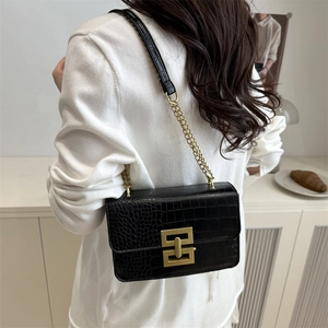 Vintage black crocodile pattern crossbody bag with golden geometric lock and chain strap