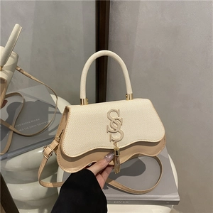 Sac à Épaule Mode PU Bord Festonné Avec Logo SS Or et Gland en Métal Petit Sac à Main Carré Patchwork pour Femmes