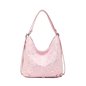 Sac hobo rose à paillettes avec fleurs 3D et large bandoulière sur fond blanc épuré