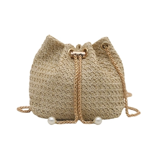 Fashionable woven straw bucket bag with gold chain drawstring and pearl accents