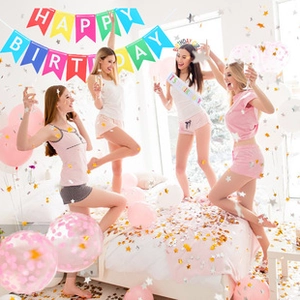 Geburtstagsparty-Set mit Happy Birthday Banner, rosa Ballons und Birthday Queen Schärpe