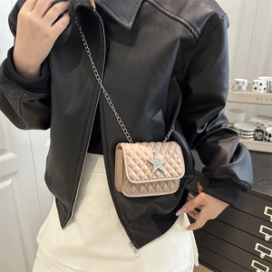Mini sac bandoulière matelassé chic avec strass étoile et chaîne argentée