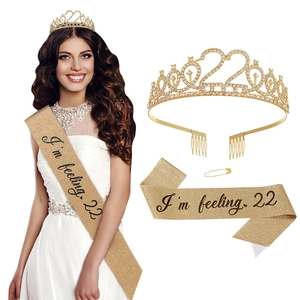 Ensemble Couronne en Strass Or et Écharpe Anniversaire I Am Feeling 22 pour Femmes Décorations de Fête 22 Ans Accessoire Diadème en Alliage