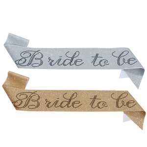 Bandas Bride to be brillantes en oro y plata con letras de pedrería negra para despedidas