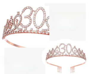 Détail de la couronne en or rose pour 30e anniversaire avec strass AAA et peignes de fixation