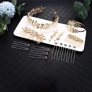 Détails d'un ensemble d'accessoires de mariée feuilles dorées avec bandeau et boucles
