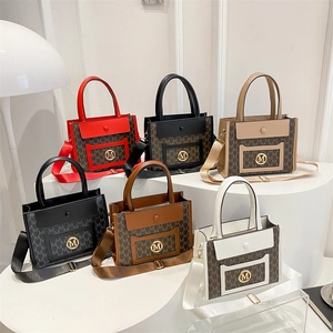 Large tote bag with gold lettering print and detachable strap in six different colors