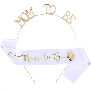 Goldenes Mom To Be Haarreif und weiße Satinschärpe Set für Babyparty Dekorationen