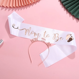Roségoldenes Mom to Be Stirnband und weiße Satinschärpe Set für Babyparty Dekorationen