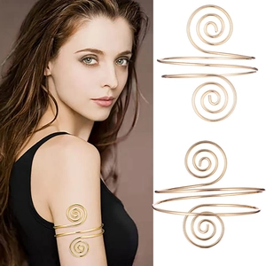 Brazalete de brazo en espiral dorada con diseño bohemio de metal y apertura ajustable