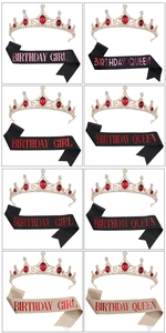 Grille détaillée montrant des couronnes de cristal et écharpes Birthday Queen et Girl