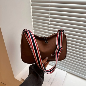 Sac à Épaule Léger en Nylon pour Femme Grande Capacité Bandoulière Large Rayée Sacoche Décontractée Mode pour le Quotidien