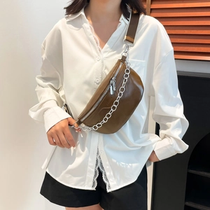 Marsupio alla moda in pelle marrone scuro da donna con catena in metallo e tracolla larga