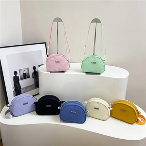 Chic shell-shaped Oxford fabric crossbody bag in seven pastel colors with wide strap