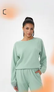 Détail de la texture gaufrée de l'ensemble vert clair avec tissu brossé de 250g/m²