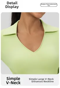 Vue détaillée du col en V et du col polo de cette robe de tennis de couleur vert clair