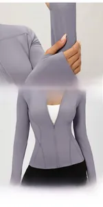Giacca da yoga slim fit viola chiaro con fori per i pollici e zip per sport e fitness