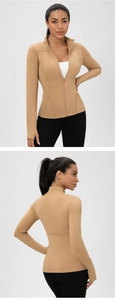 Dettaglio giacca da yoga slim fit con colletto dritto e passanti per il pollice