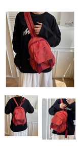 Trois vues d'un mini sac à dos en nylon rouge et d'un sac bandoulière avec sangles
