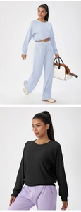 Détail du tissu gaufré sur l'ensemble haut à manches longues et pantalon large femme