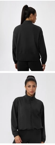 Vorder- und Rückansicht einer schwarzen Fleece-Yoga-Jacke mit Stehkragen und durchgehendem Zipper