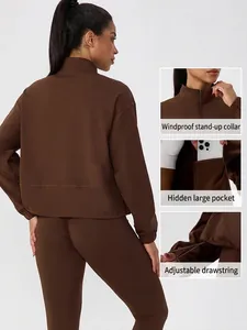 Damen Thermo-Yogajacke in Braun mit Stehkragen, Reißverschlusstaschen und Kordelzug