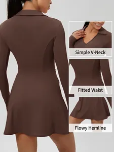 Robe de tennis à manches longues marron foncé avec col en V et ourlet plissé