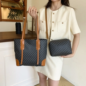 Grand sac cabas avec pochette assortie au motif géométrique et détails en cuir marron