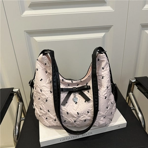 Grand Sac Cabas en Nylon pour Femmes Doux Nœud Pendentif Cœur Sac à Épaule Sac Hobo Plissé Brodé pour le Quotidien