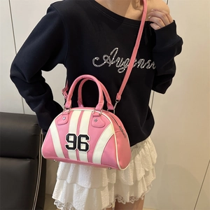 Sac à main bowling rose et blanc avec écusson 96, sac à bandoulière sport élégant