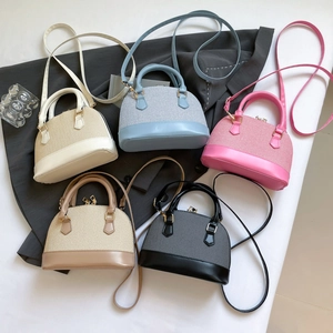 Minimalist straw patchwork shell crossbody bags for women in five assorted colors