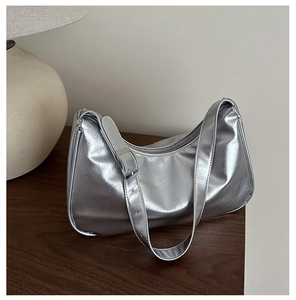 Detail of silver metallic hobo bag with wrinkled texture and adjustable shoulder strap