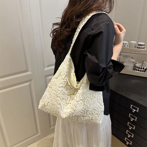 Sac fourre-tout en dentelle florale beige pour femmes avec motifs au crochet élégants