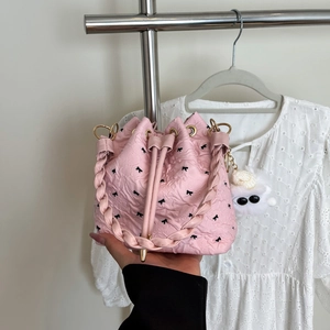 Sac Seau Plissé à Imprimé Nœud pour Femmes Sac à Épaule Doux à Cordon Avec Poignée Tissée Sac à Bandoulière Décontracté Mode