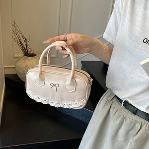 Damen Süßes PU Leder Bowlingtasche Mit Spitzen Herz Patchwork Metallschleife Handtasche Schultertasche Umhängetasche Mode Mädchen Kleine Tasche