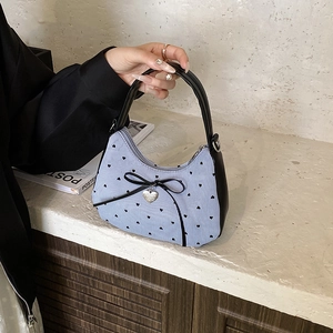 Sac Hobo en Cuir PU Nœud Papillon pour Femmes Style Doux Pendentif Cœur Sac à Épaule Quotidien Mode Sac Bandoulière