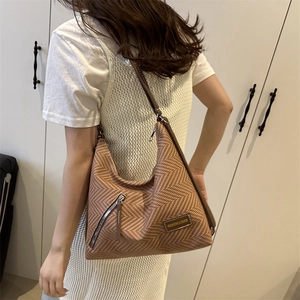 Brown herringbone straw tote bag with diagonal zipper pocket for daily commuting use